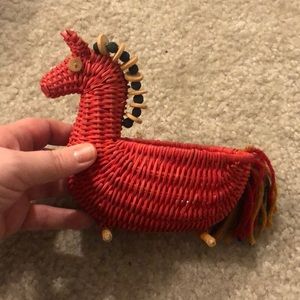 Wicker horse basket planter